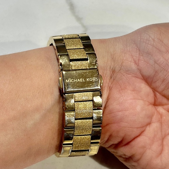 Michael Kors Women's Ritz Gold Toned Stainless Steel Watch With Crystal Topring - Picture 10 of 12